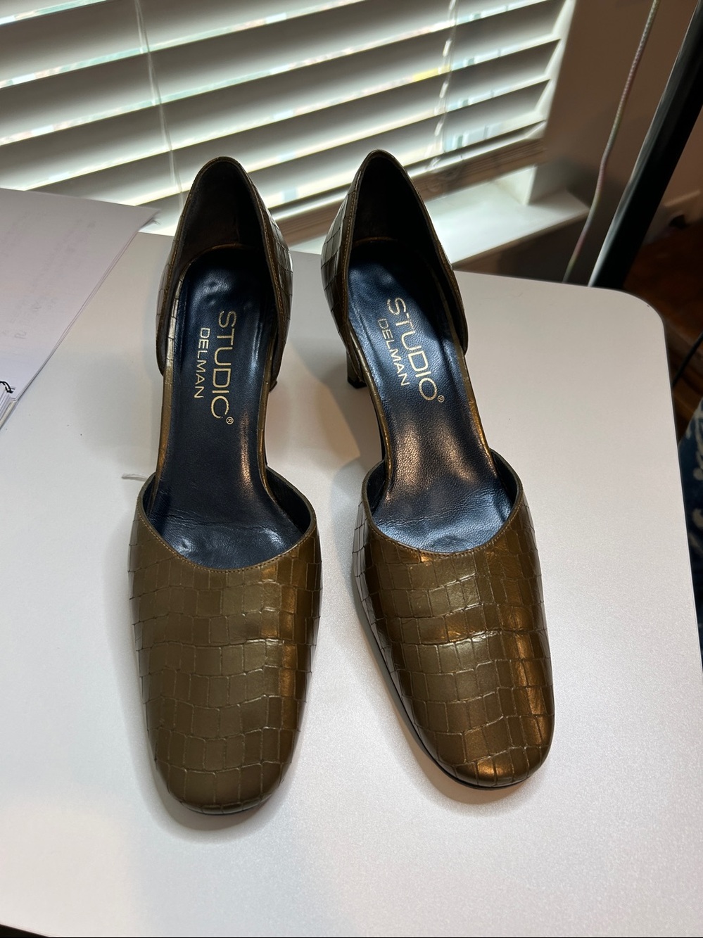 Olive Gold Alligator square heel 8